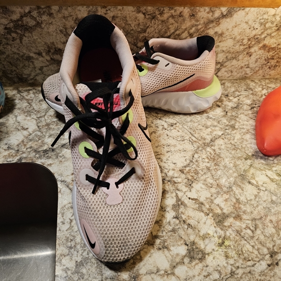 Nike Womans Size 8 - Picture 3 of 3